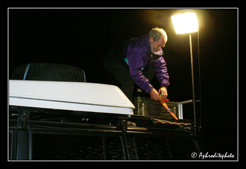 027 Un luminaire extensible est fixe au dessus du vehicule
